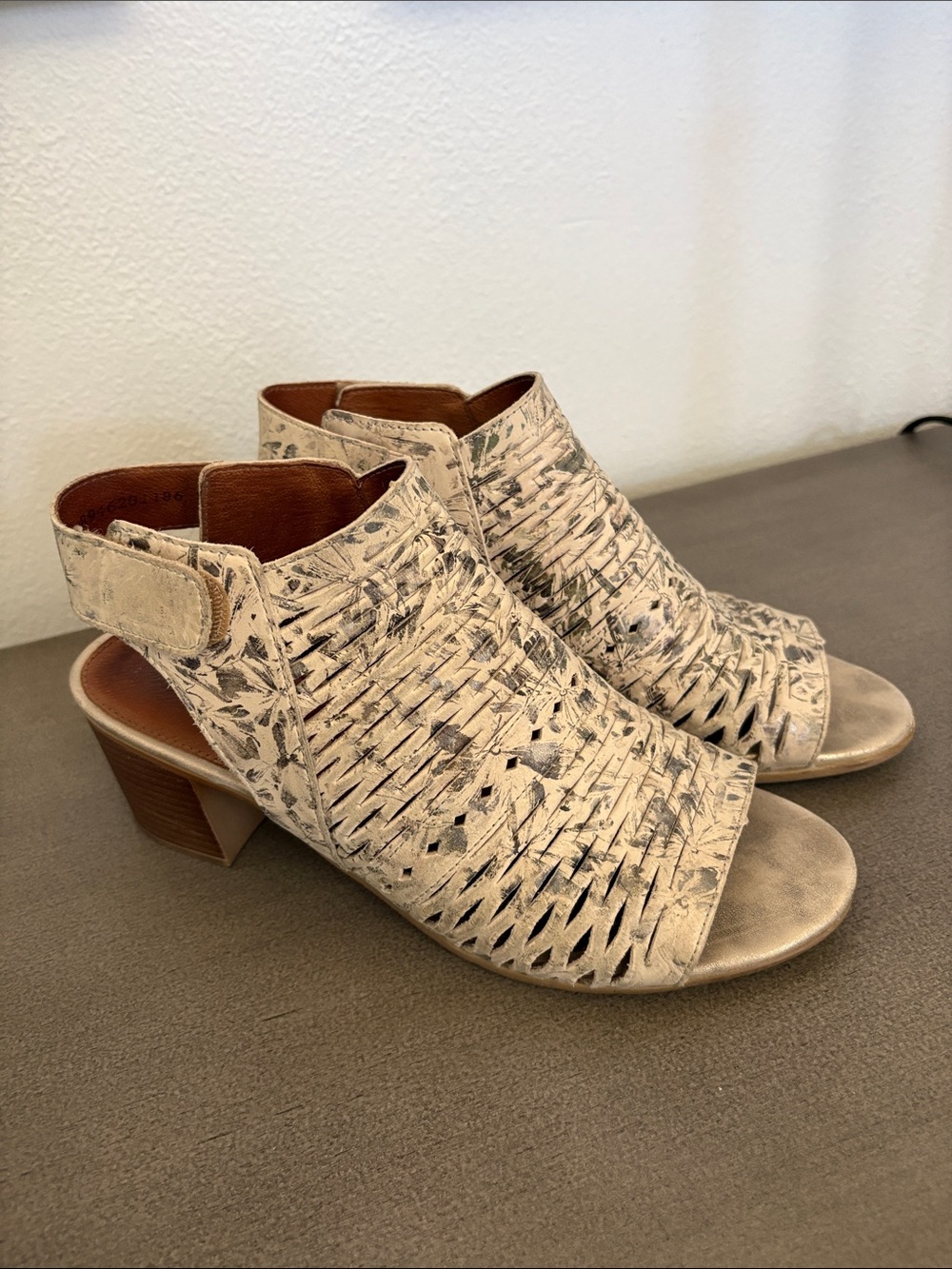 Remonte Brand Woven Cutout Peep-Toe Slingback Heels - Beige & Grey size 40